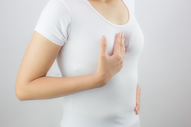 Azia e dor na barriga podem indicar pedras na vesícula.